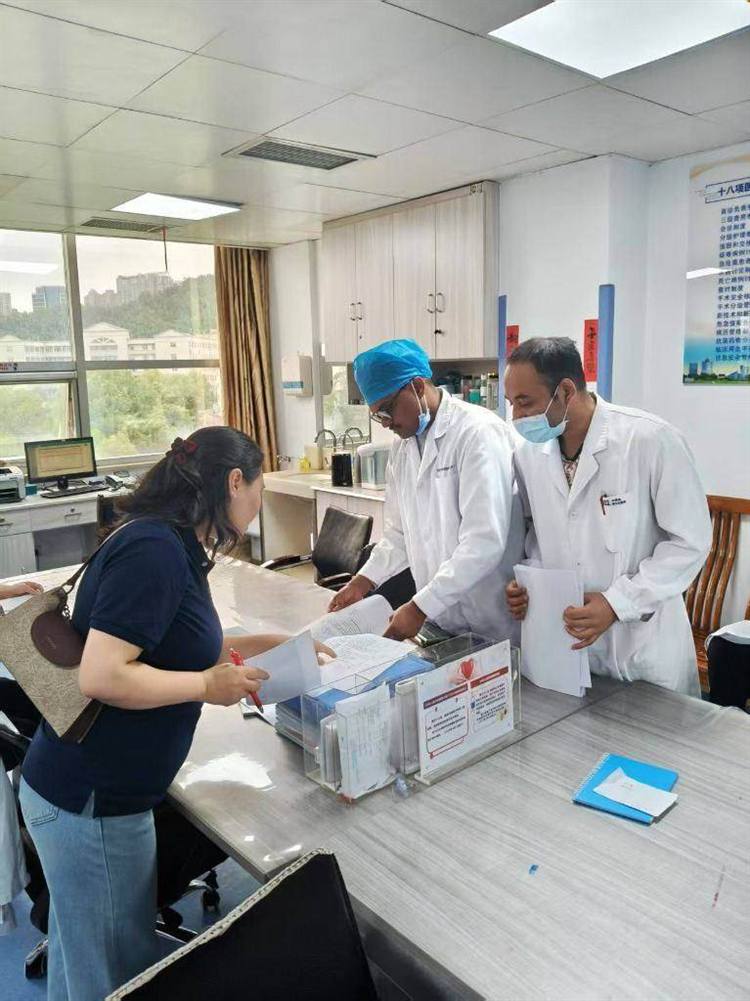 Clinical Rounds & Case Reviews